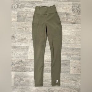 Bombshell Leggings sz M